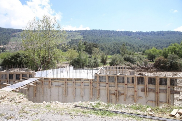 Kaş Belediyesi Yeni Köprü Yapıyor