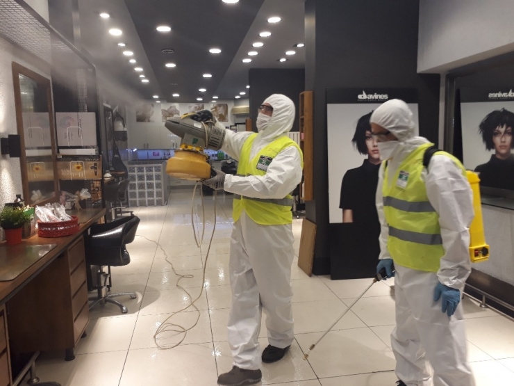 Bahçelievler’de Kuaförlerde Temizlik Çalışmaları Başladı