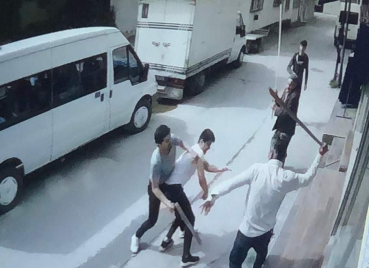 Bursa’da Yevmiye İçin Taşlı Sopalı Meydan Muharebesi...4 Kişi Bıçaklandı, 10 Gözaltı