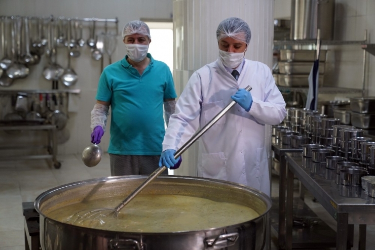 Çorlu Belediyesi Her Gün İhtiyaç Sahiplerine Ulaşıyor