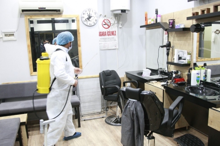 Bursa’da Açılış Öncesi Berber Ve Kuaförlere Dezenfekte Seferberliği...