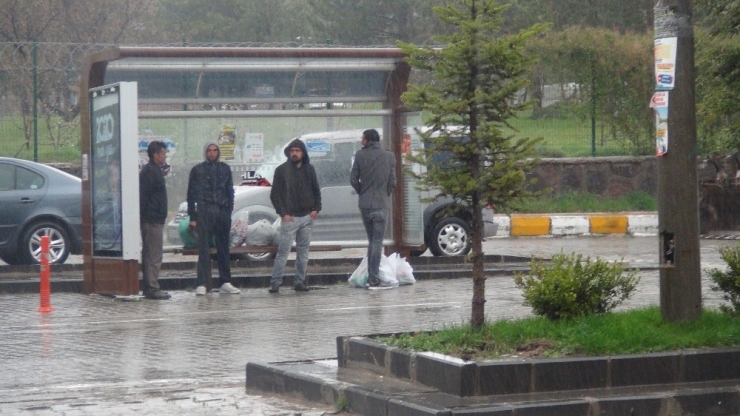 Ahlat’ta Şiddetli Yağış Etkili Oldu