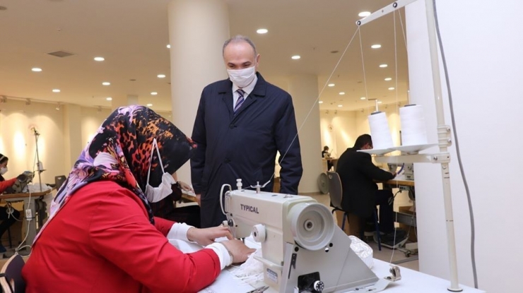 Düzce’de Belediyesinin Hedefi 1 Milyon Maske Üretmek