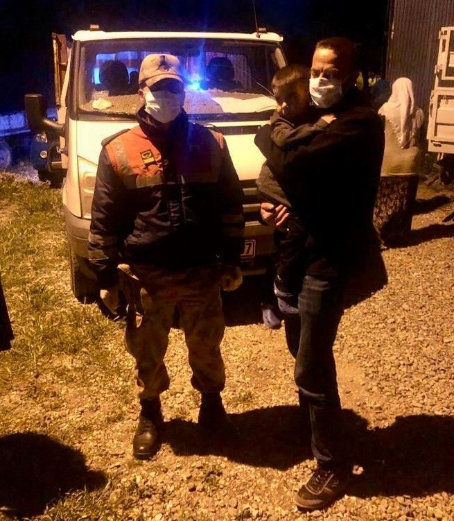 Jandarma Kayıp 4 Yaşındaki Berat’ı Uyurken Buldu