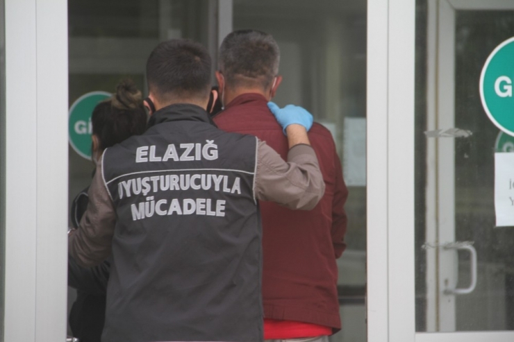 Otomobilde Poşet Poşet Uyuşturucu Ele Geçirildi