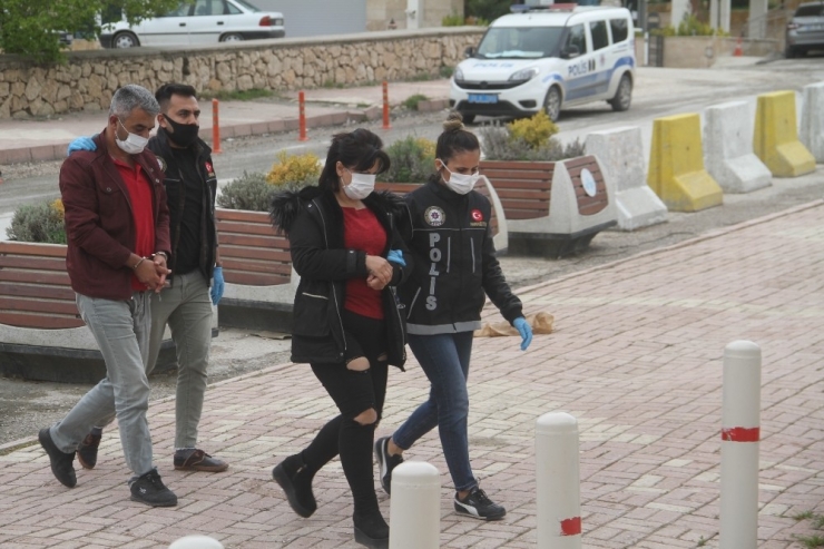 Otomobilde Poşet Poşet Uyuşturucu Ele Geçirildi