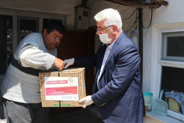 Ergene’de Tebrik Çiçekleri Erzak Olup Ailelere Gidiyor