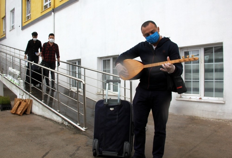 Erzincan’da 14 Gün Karantinada Kalan Gurbetçiler Uğurlandı