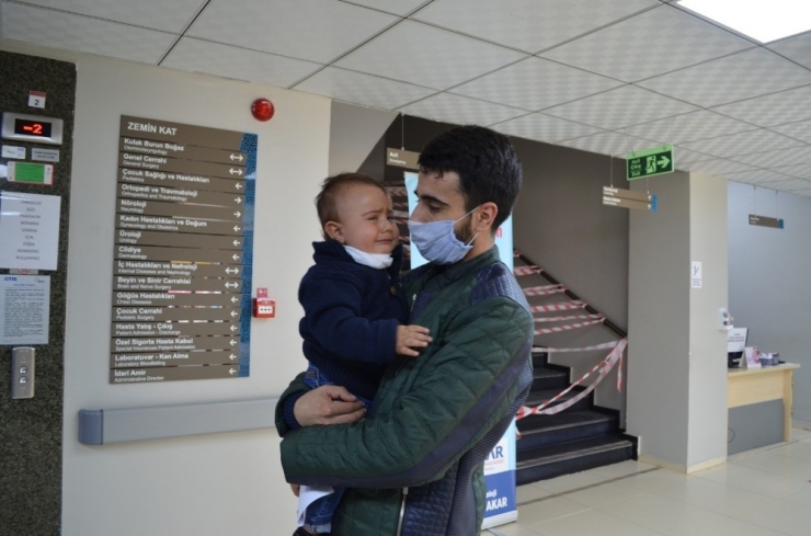 1 Yaşındaki Bebek Babasıyla Koronayı Yendi, Hastaneden Babasıyla Taburcu Oldu