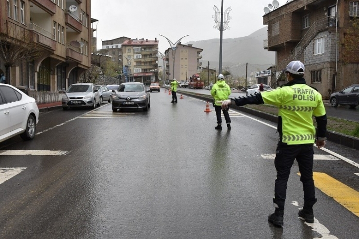Trafik Ekipleri Maske Dağıttı