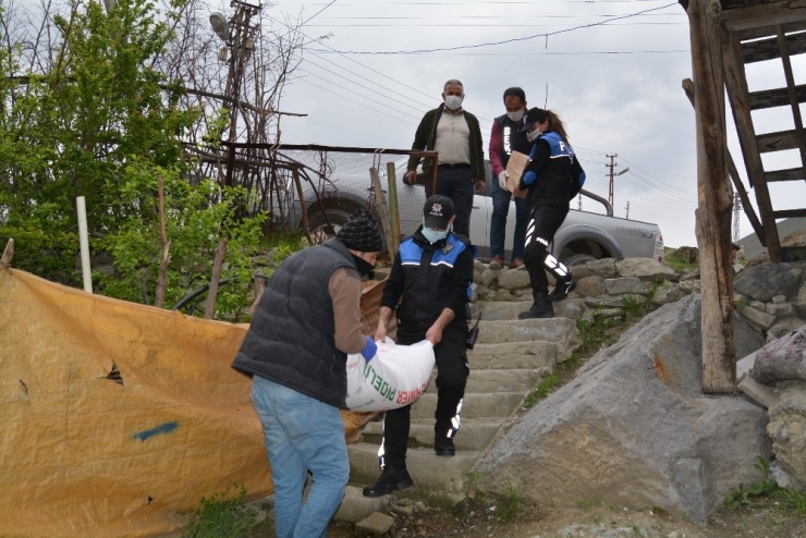 Vefa Sosyal Destek Grubu Yardımlarını Sürdürüyor