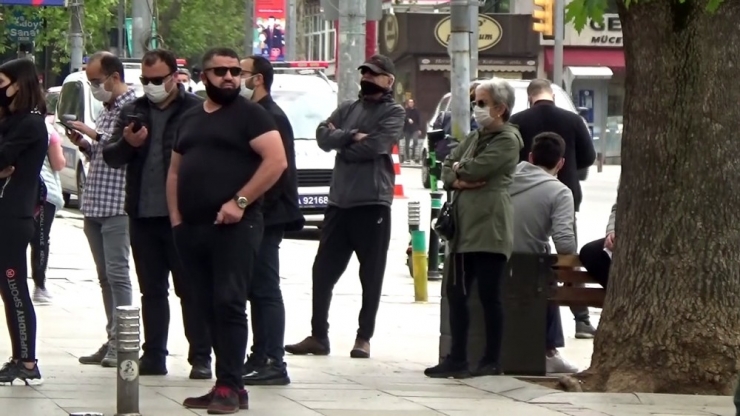 Havaların Isınmasıyla Birlikte Vatandaşlar Uyarılara Rağmen Bağdat Caddesi’ne Akın Etti