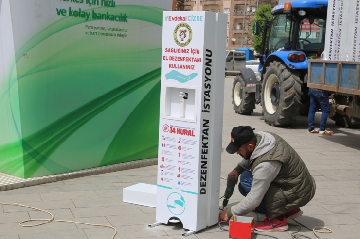 Cizre Belediyesi 16 Noktaya Dezenfektan Cihazı Yerleştirdi