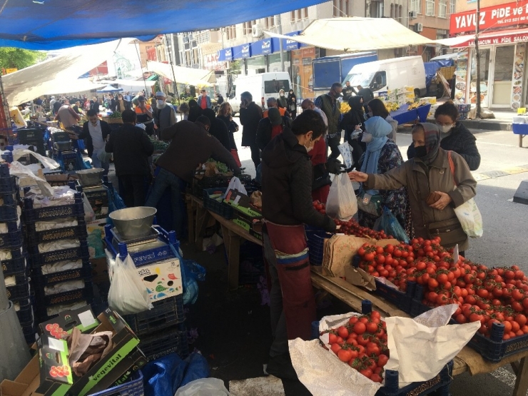 Fatih Çarşamba Pazarında Yoğunluk