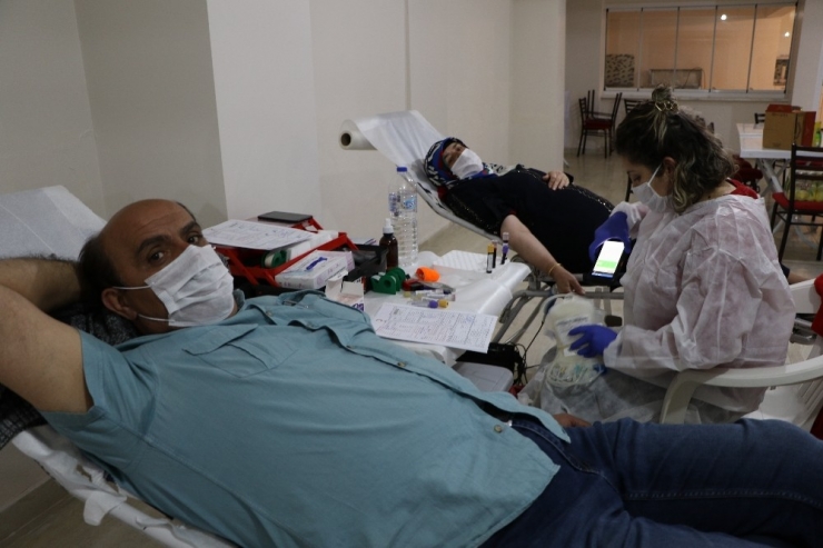 Site Sakinleri İftar Sonrası Kan Bağışında Bulundu