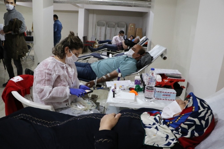 Site Sakinleri İftar Sonrası Kan Bağışında Bulundu