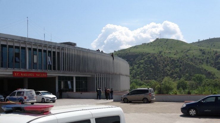 Valilik Çatısındaki Şovu Polis Merkezinde Bitti