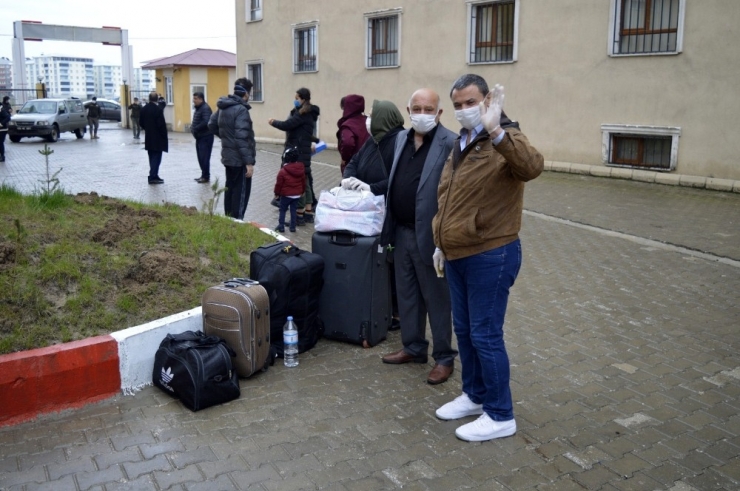 Karantina Süresi Dolan Vatandaşlardan Duygusal Veda