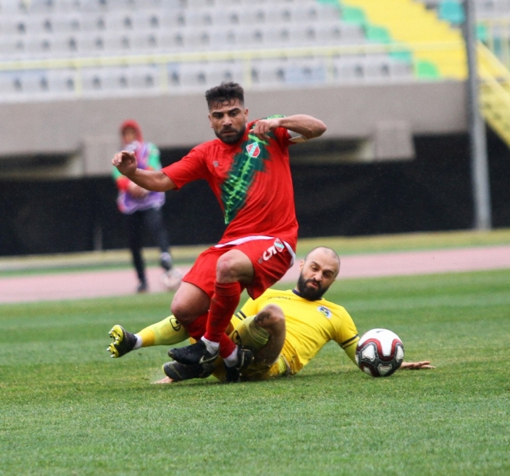 Karşıyaka Kaptanından Asılsız Haberlere Sert Tepki