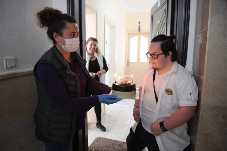 Down Sendromlu Umutcan’a Doğum Günü Sürprizi