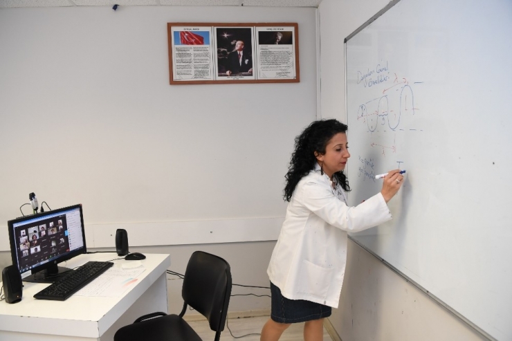 Konyaaltı’nda Öğrenciler Yks’ye Uzaktan Eğitimle Hazırlanacak