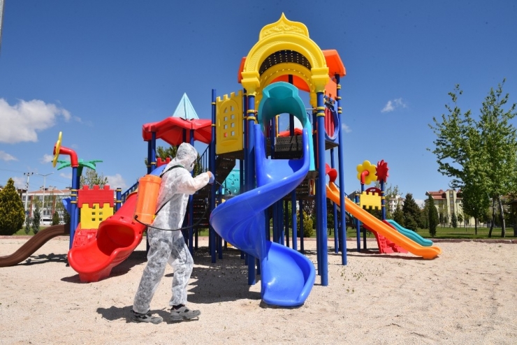 Selçuklu’da Çocuk Parkları Yeniden Dezenfekte Ediliyor