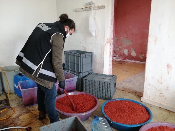 Küçükçekmece’de 1 Ton 350 Kilo Kaçak Nargile Tütünü Ele Geçirildi