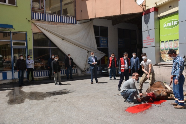 Örenli Ailesi Kurbanı Belediyeye Bağışladı