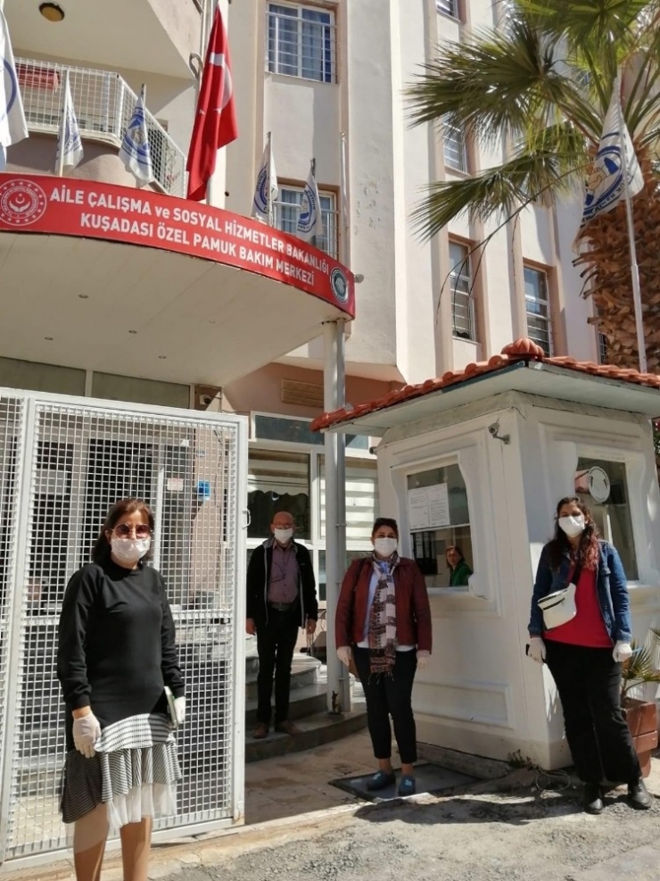 Kuşadası Vefa Grubu Yaşlıları Ziyaret Etti