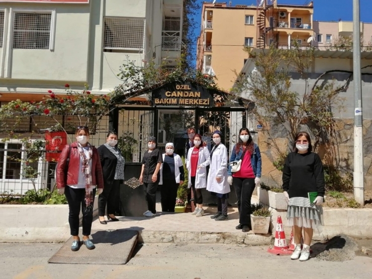 Kuşadası Vefa Grubu Yaşlıları Ziyaret Etti