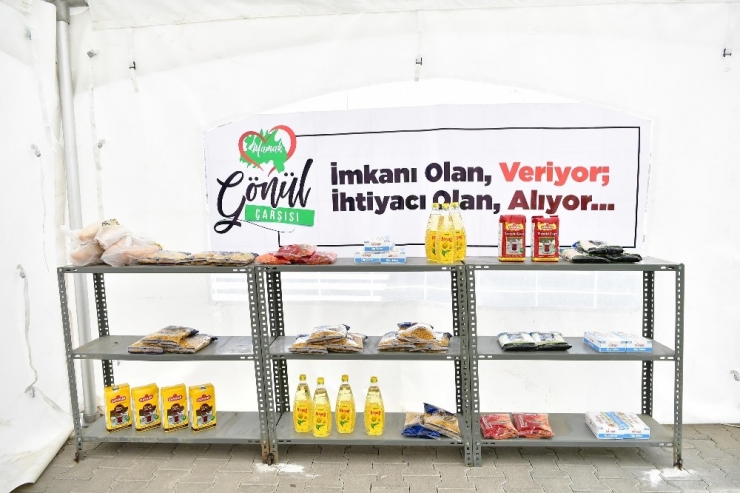 Mamak Ekmeğini Paylaşıyor