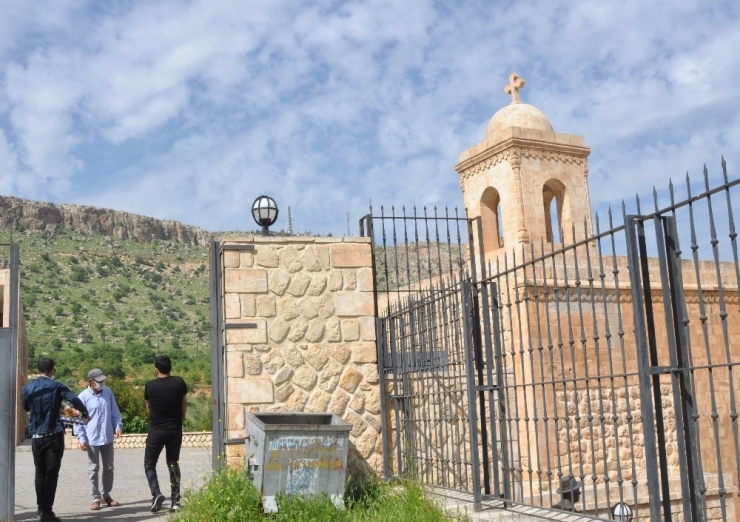 Mardinli Yardımseverlerden Süryani Aileye Destek