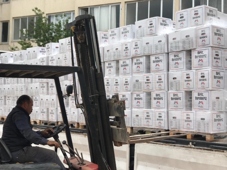 Büyükşehir Belediyesi, Esnafa 15 Bin 500 Gıda Kolisi Dağıttı