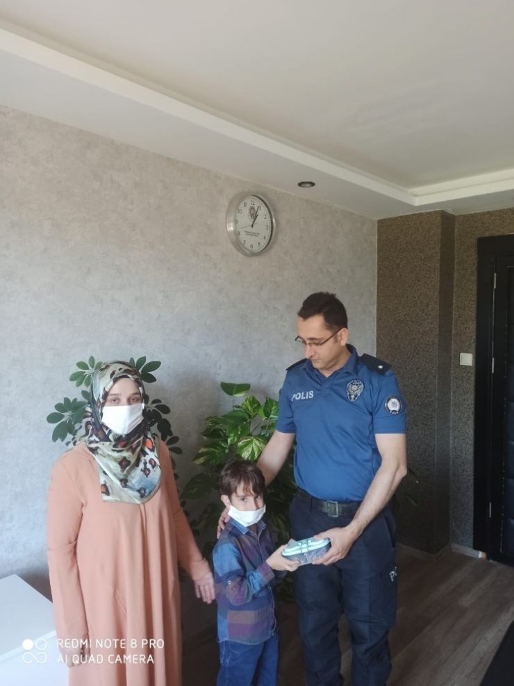 Kumbarasındaki 210 Lirayı ’Milli Dayanışma Kampanyası’na Bağışladı