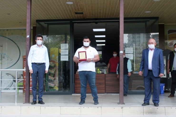 Korona Tedbirlerine Uyan Fırıncıya Plaket