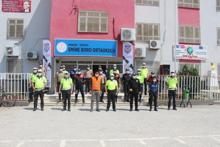 Okul Bahçesine Trafik Eğitim Parkı Yapıldı