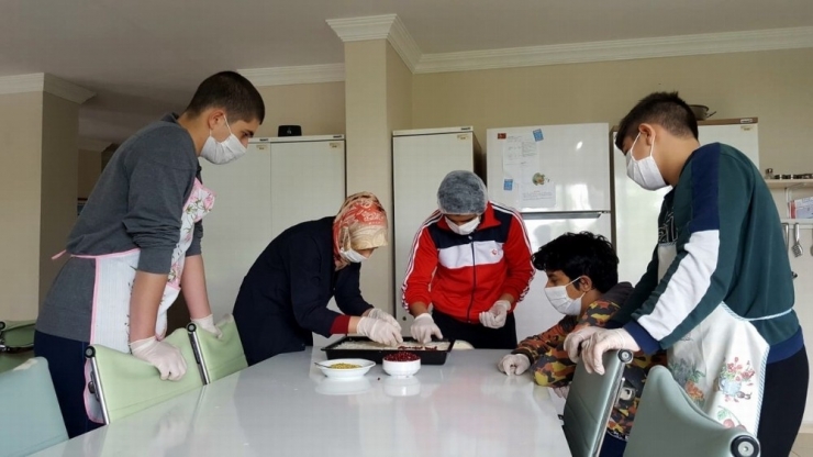 Çocuk Evinde Güllaç Şenliği