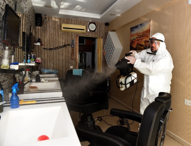 Muratpaşa’da Berber Ve Kuaförler Dezenfekte Ediliyor