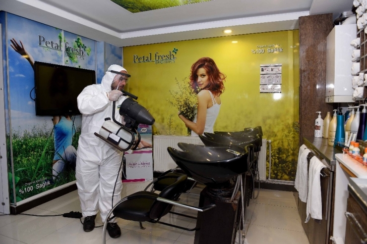 Muratpaşa’da Berber Ve Kuaförler Dezenfekte Ediliyor