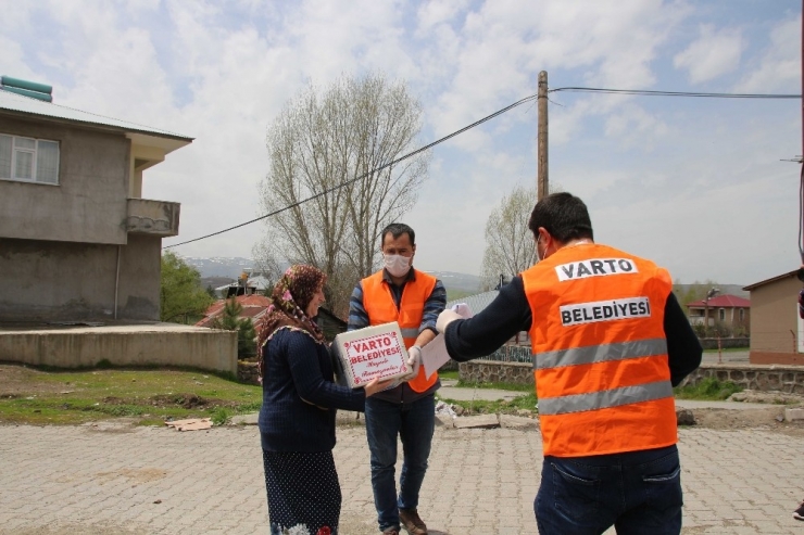 Varto’da Muhtaç Ailelere Ramazan Yardımı