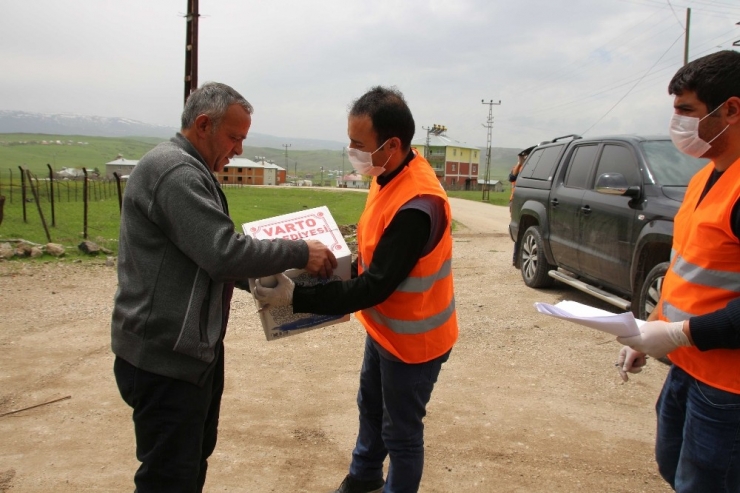 Varto’da Muhtaç Ailelere Ramazan Yardımı