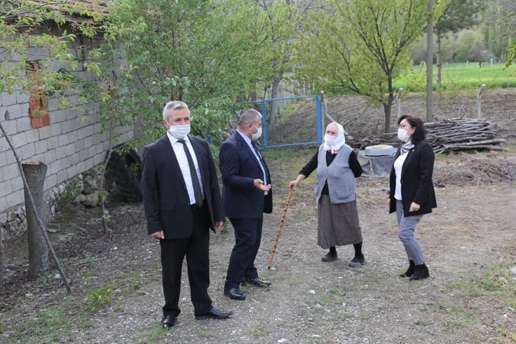 Nazire Teyzenin Yardımına Başkan Şahiner Koştu