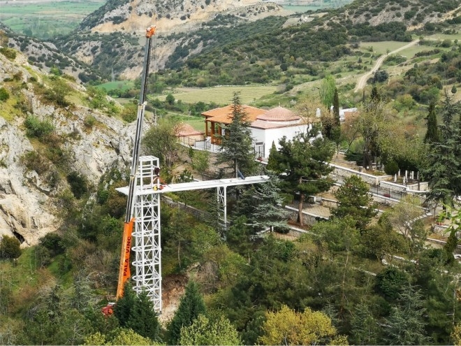 Şeyh Edebali Türbesi’ne İnşa Edilen Asansör Hızla Yükseliyor