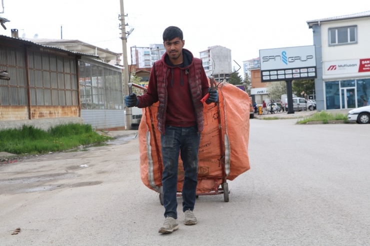 Yediği Ceza Ekmek Parasından Alıkoymadı