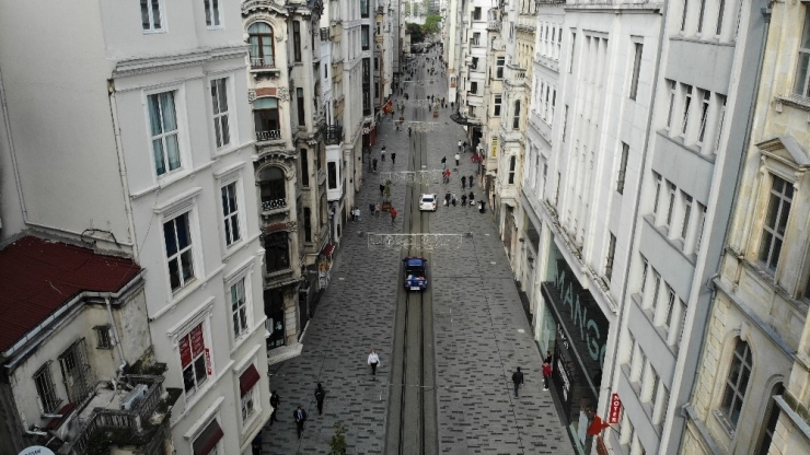 Taksim’de Dikkat Çeken Yoğunluk