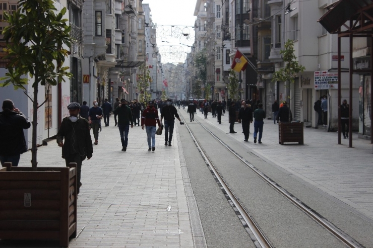 Taksim’de Dikkat Çeken Yoğunluk