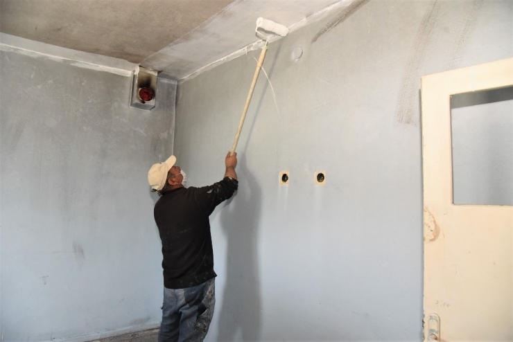 Toroslar Belediyesi Evi Yanan Ailenin Yardımına Koştu