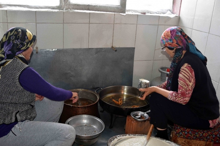 Bu Tatlı Sadece 30 Gün Yapılıyor