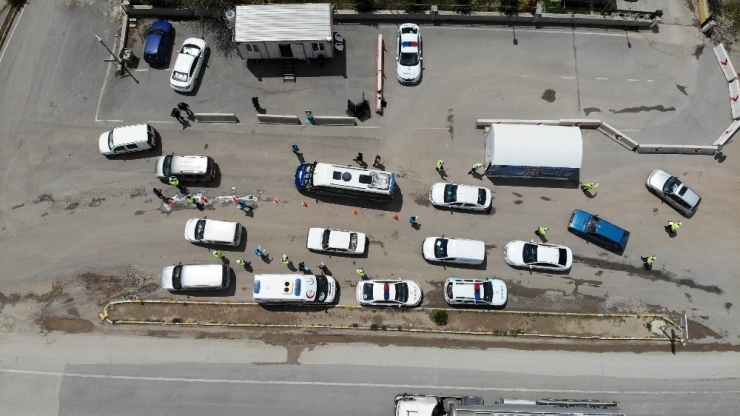 43 İlin Geçiş Noktasında Araçlar Tek Tek Durduruldu