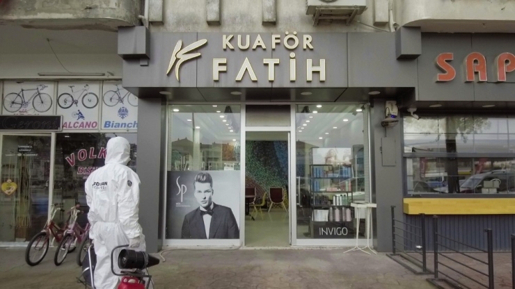 Serdivan’da Berberler Dezenfekte Ediliyor